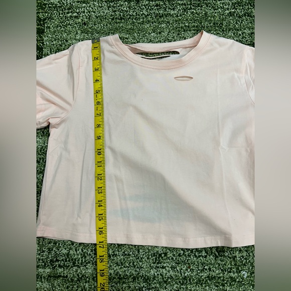 ‼️NWOT‼️Ripped/distressed cropped tee - Picture 4 of 8